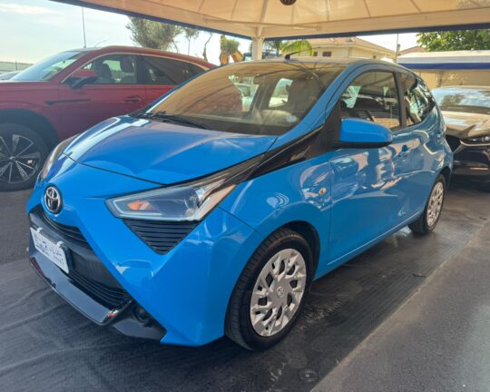 Toyota Aygo Connect 1.0 VVT-i 72 CV 5 porte x-play